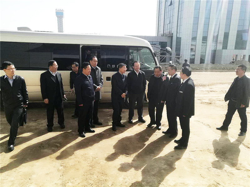 蘭州市委副書記、市長張偉文一行蒞臨新區(qū)“亞太伊士頓電梯”、“亞太澳泊智能車庫”、“亞太新能源汽車”