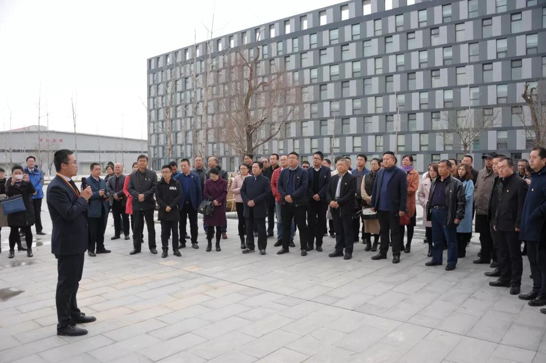 甘肅省第三期黨建強、發(fā)展強非公經(jīng)濟工作能力提升培訓(xùn)班參觀蘭州新區(qū)“亞太三廠” 項目